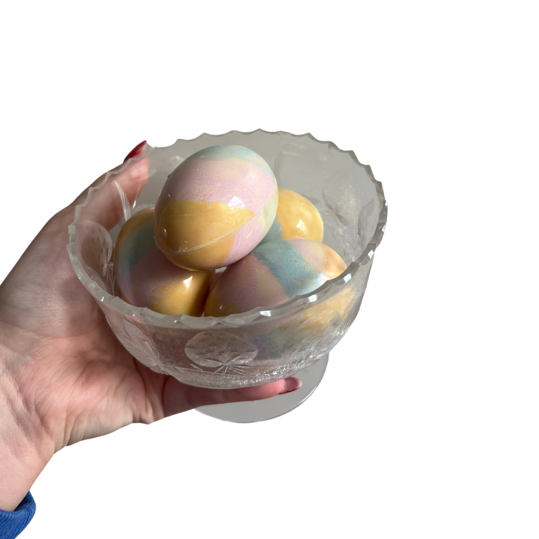 Handpainted Kinder Egg With Crispy Pearls (48 g)